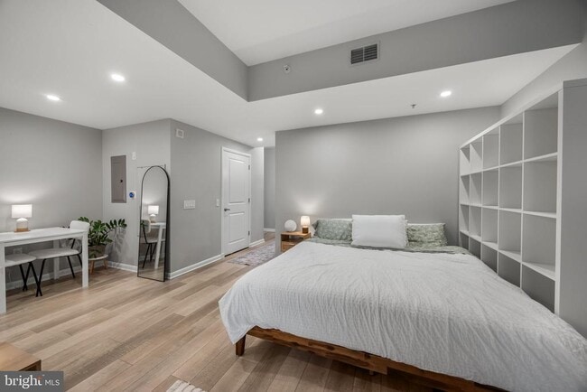 Building Photo - 1021 N Garfield St