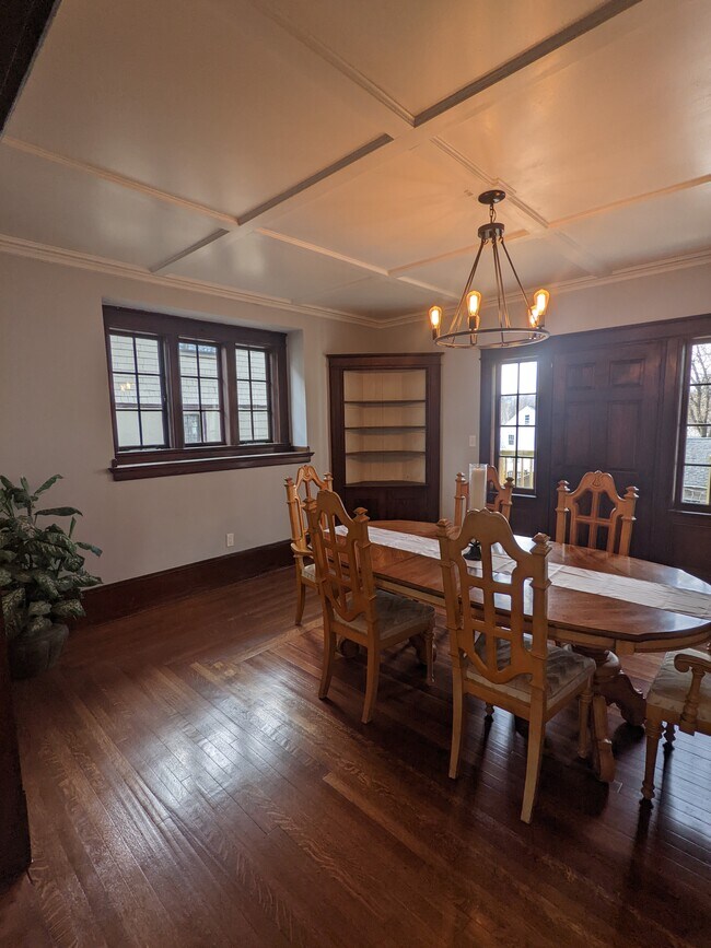 Building Photo - 171 Lincoln St