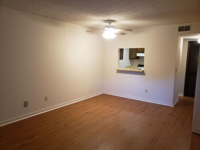 Building Photo - 1 Bedroom, 1.5 Bath Townhouse