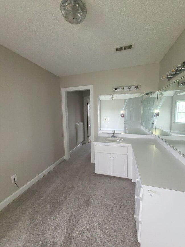 Building Photo - 110 Cambridge Dr