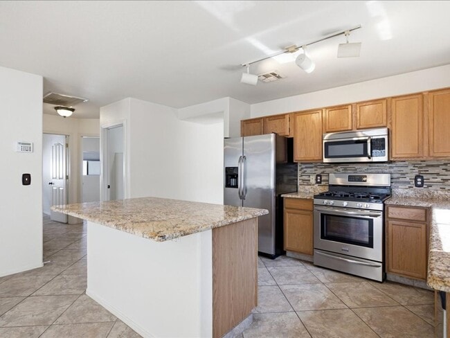 Building Photo - 9909 E Rocky Wash Dr