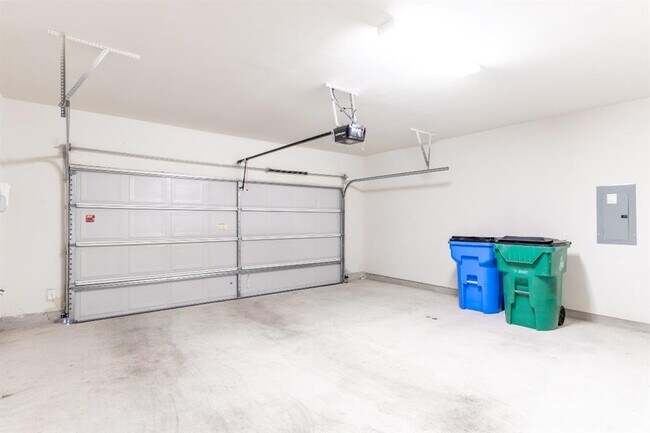 Building Photo - 6802 Pleasanton Pkwy