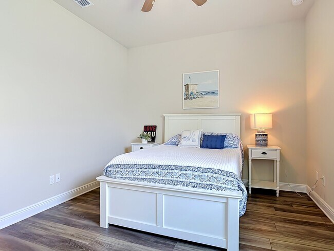 Building Photo - 3008 King Palm Dr