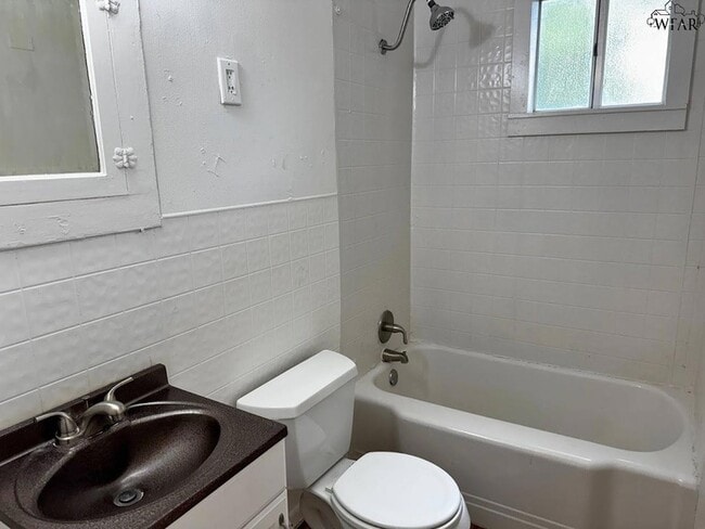 Building Photo - 2209 Talunar Ln