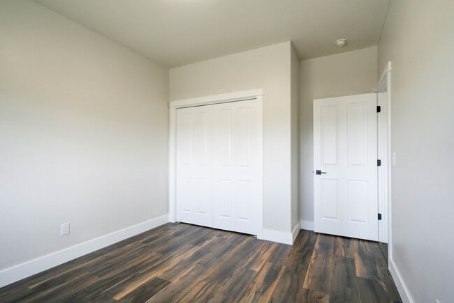 Building Photo - 32 E Clara Ct