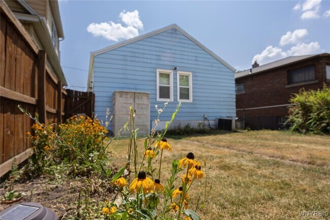 Building Photo - 2784 Monroe Ave