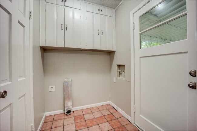 Building Photo - 2307 S 23rd St