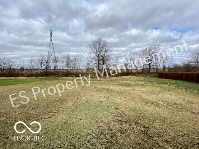 Building Photo - 2608 W Kings Cyn Dr