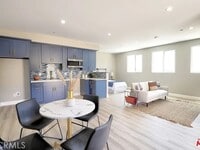 Building Photo - Private, Peaceful Studio Retreat in Prime Los Angeles Location