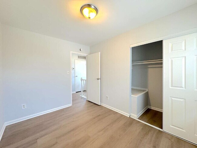 Building Photo - Inviting Lorton Condo with Comfortable Layout and Location