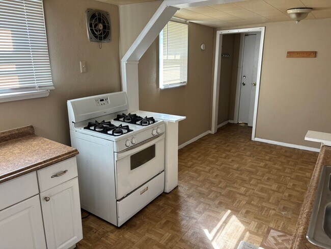 Building Photo - 3 Bedroom, 1 Bath Single Family Home