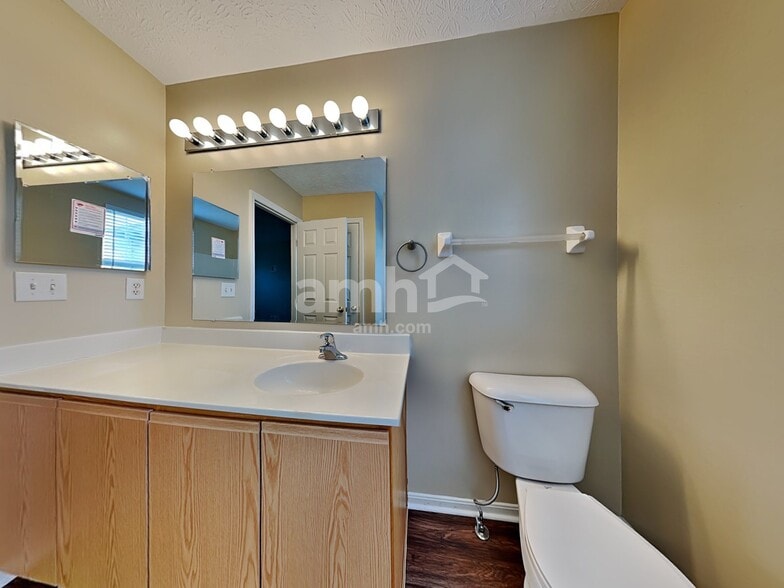 Building Photo - 424 Hartford Ct