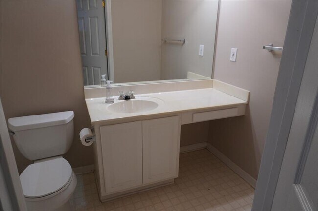 Building Photo - 71 Highoak Dr