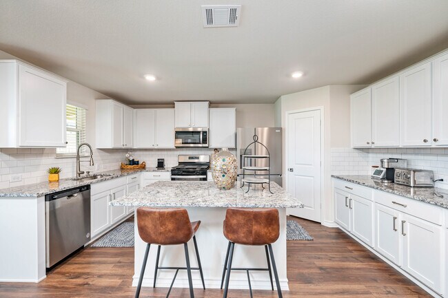 Building Photo - 22607 Green Jacket