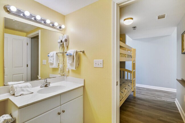 Building Photo - 104 Gulfside Ct