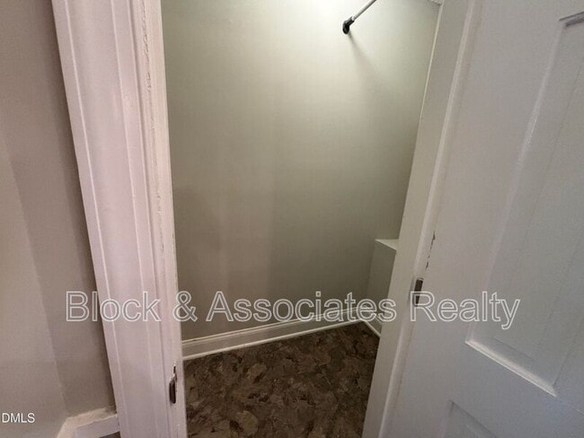 Building Photo - 501 Merrie Rd