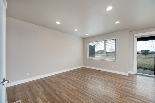 Building Photo - 3083 Warbler Way