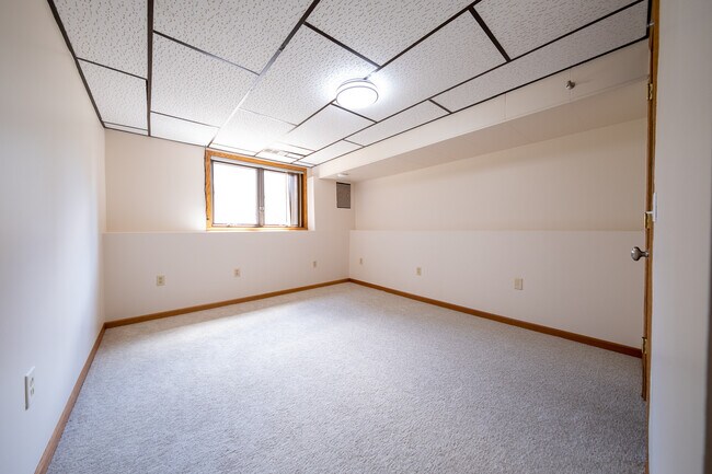 Building Photo - 17420 Barrington Ct