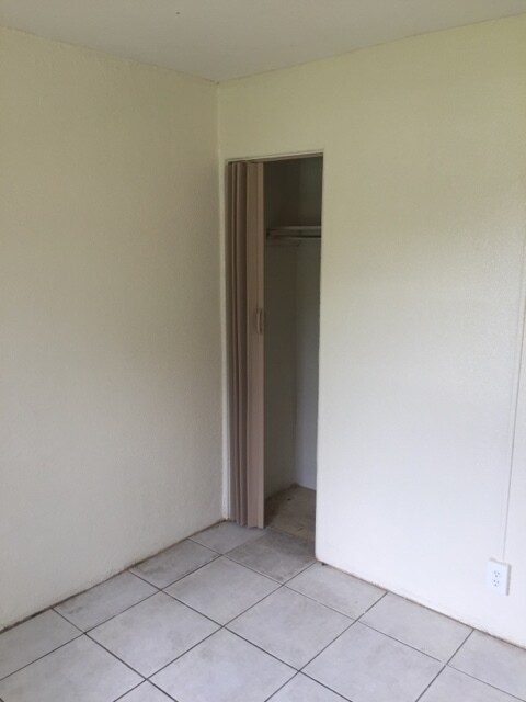 Building Photo - 2-1 Apartment