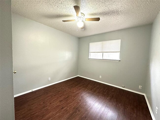 Building Photo - 12401 Tree Line Dr