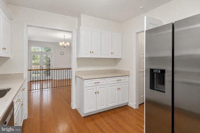 Building Photo - 4422 Westover Pl NW