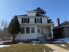 Building Photo - Duluth MN 6-Bedroom - 2-Bath - 2-Car Garage