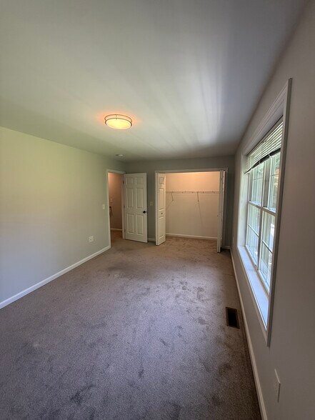 Building Photo - 86 Reservoir Dr