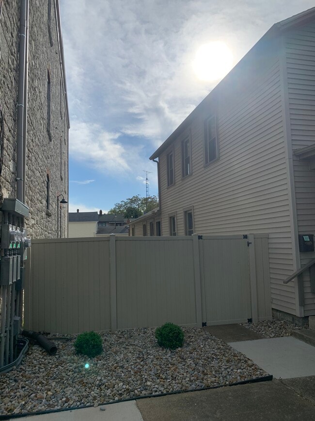 Building Photo - 1031 Hancock St