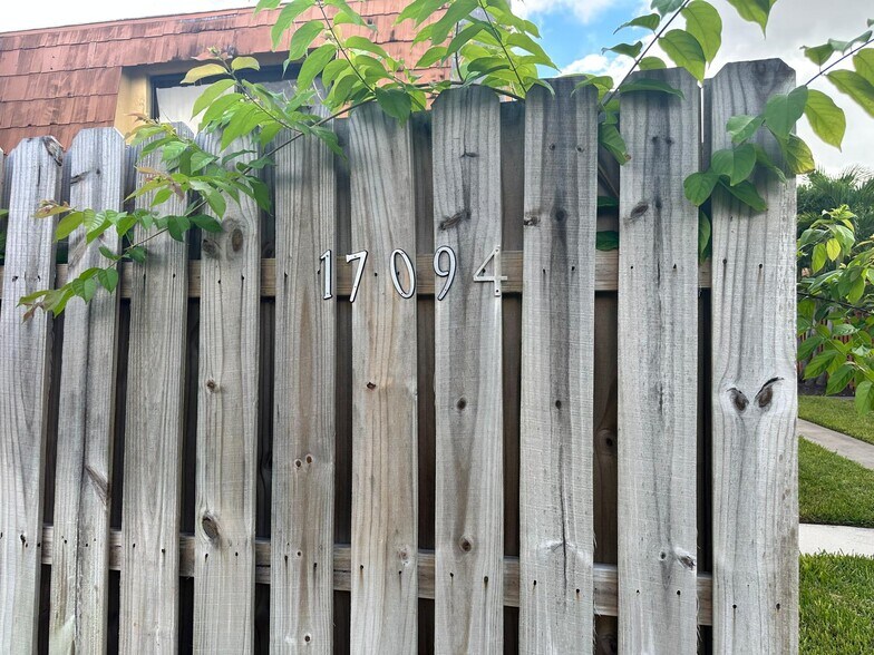 Building Photo - 1709 Park Meadows Dr