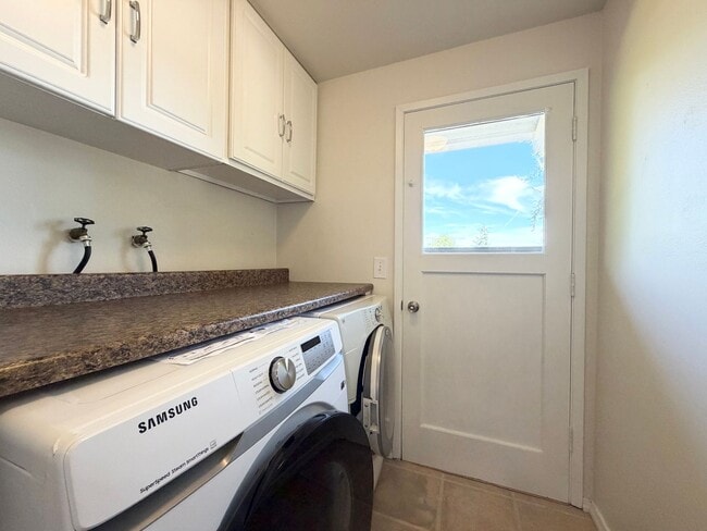 Building Photo - Charming 3 bed + den, 2 bath Federal way Rambler