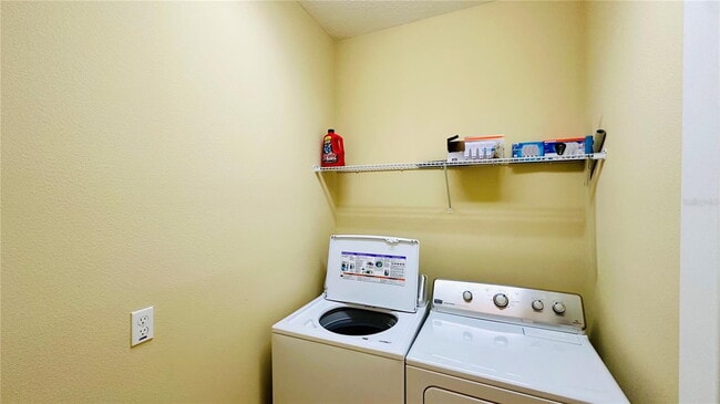 Building Photo - 2568 Isabela Terrace