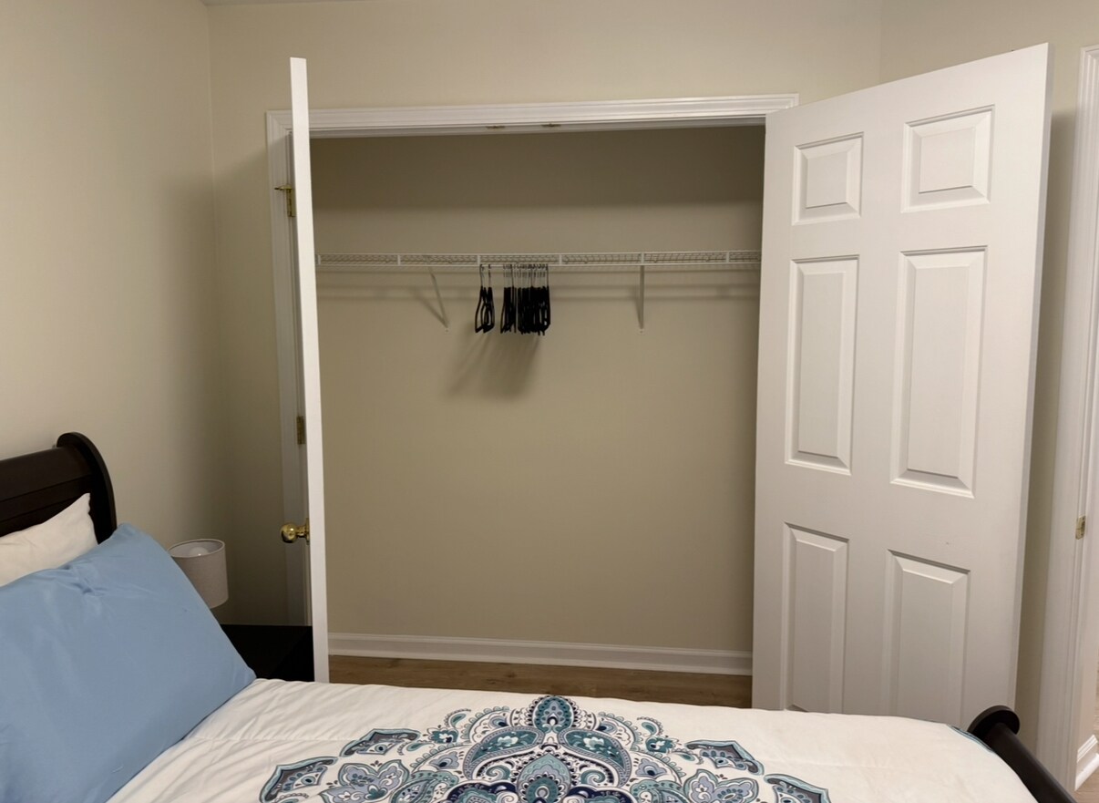 Building Photo - Room in House on Kennesaw Dr