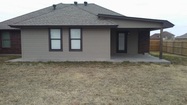 Building Photo - 3 bedroom home in Moore (OKC).