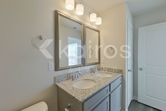 Building Photo - 2083 Banyan Cir
