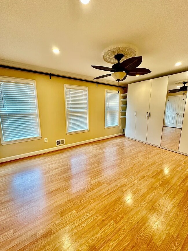Building Photo - 2453 Alsop Ct