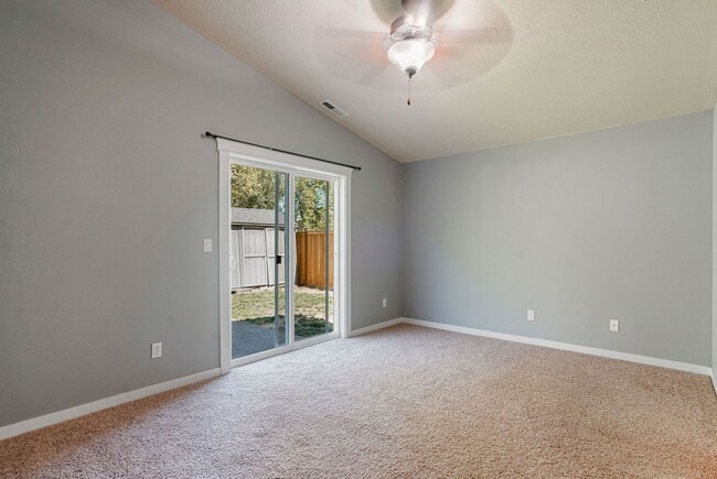 Building Photo - Well-Kept 3 bed, 2 bath home in South Salem