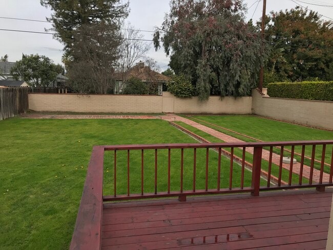 Backyard with deck - 12607 Collins St