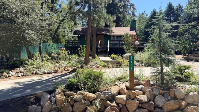 Building Photo - 53685 Country Club Dr