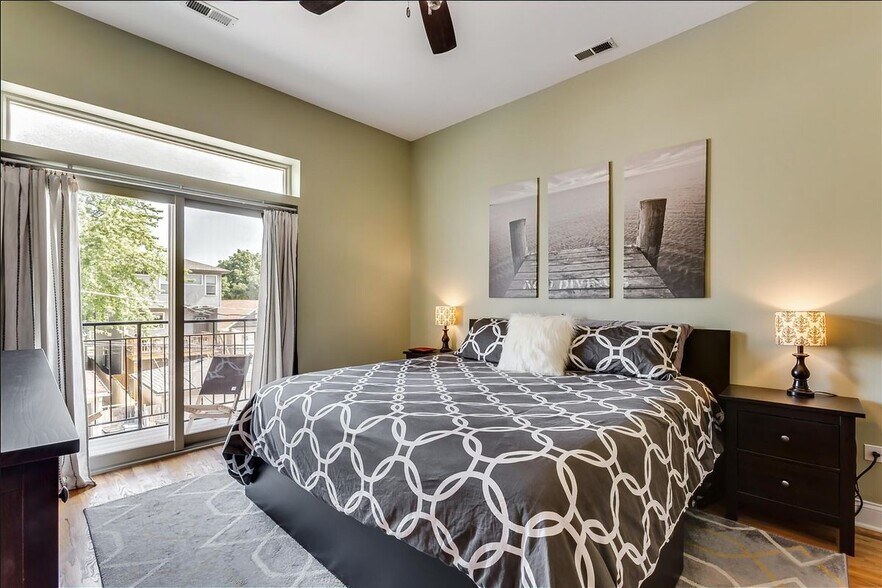 Building Photo - 2740 W Belmont Ave