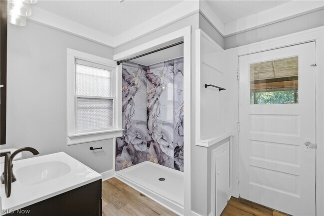 Building Photo - 1539 Elbur Ave