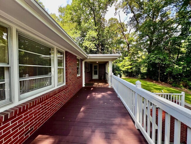 Building Photo - STUNNING home with fully finished BASEMENT!!!