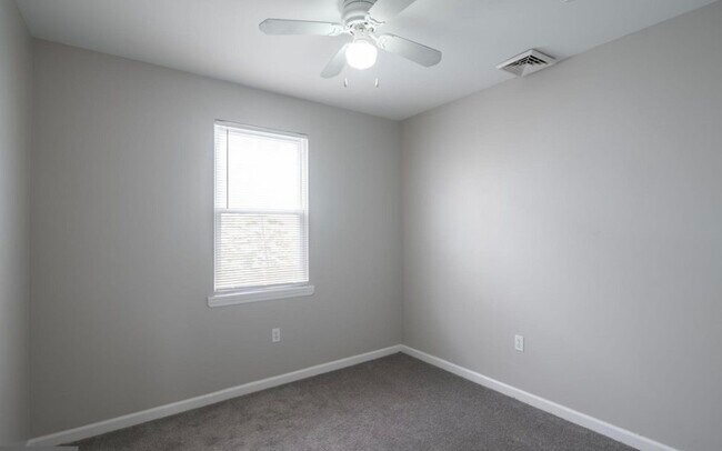 Building Photo - 1326 S Mole St