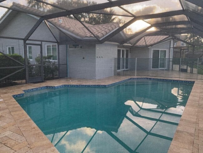 Building Photo - 2748 Oak Tree Ln