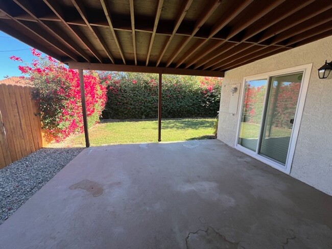 Building Photo - Pool Home high in La Quinta Cove