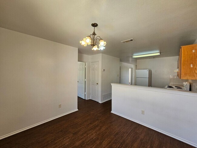 Building Photo - 3407 Toledo Dr
