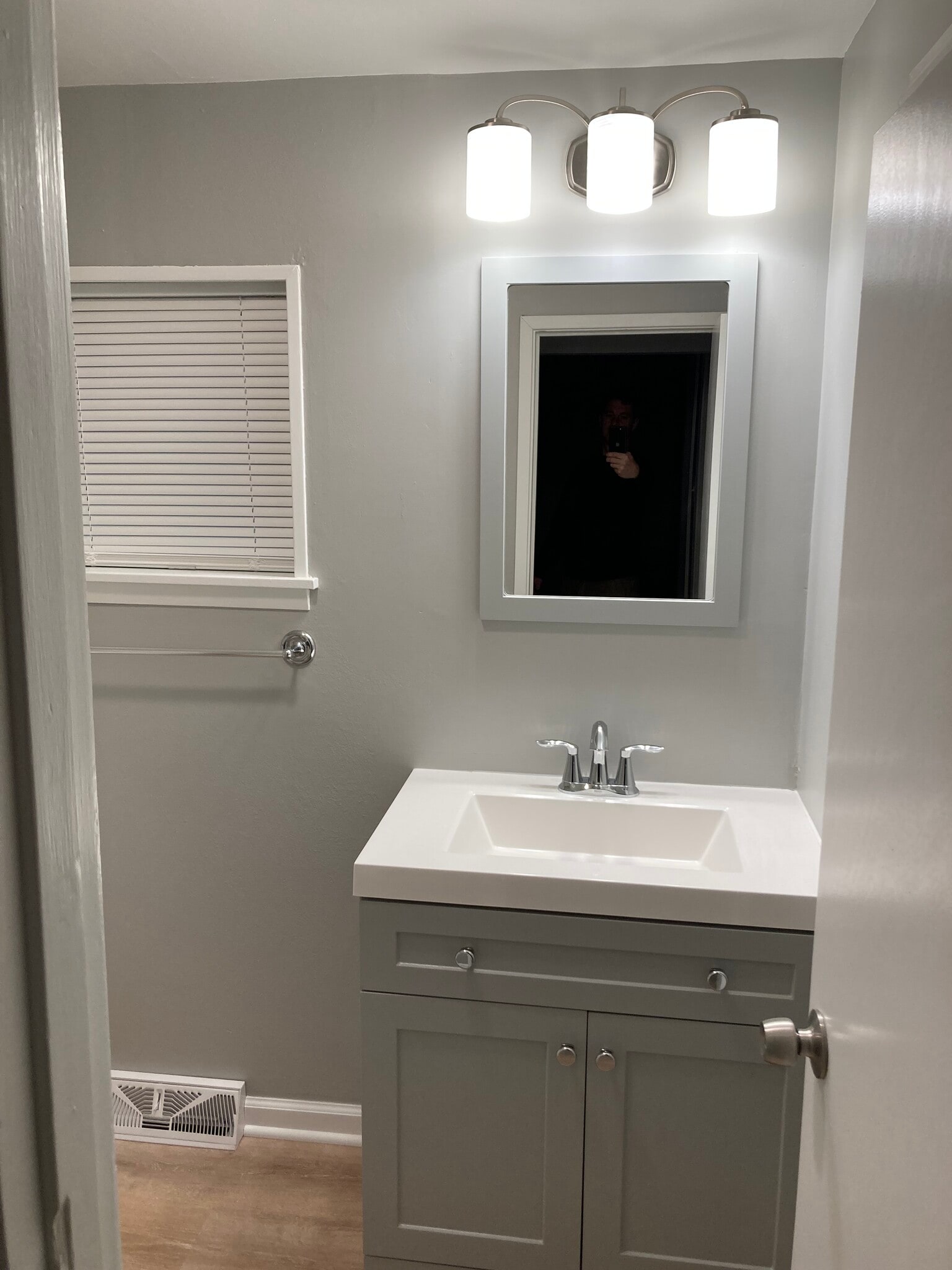 Building Photo - 319 Camp Horne Rd