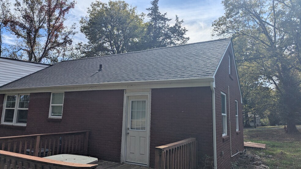 Building Photo - 613 Vantrease Rd