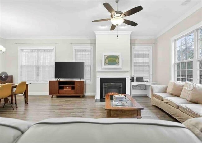 Building Photo - 2407 Tenor Ln