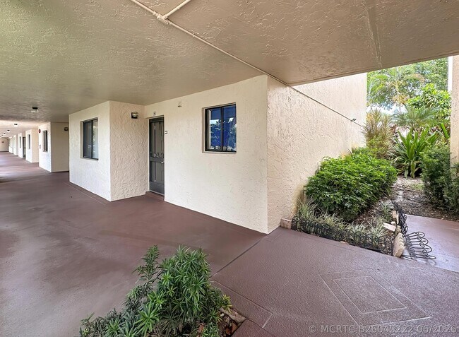 Building Photo - 3154 Via Poinciana