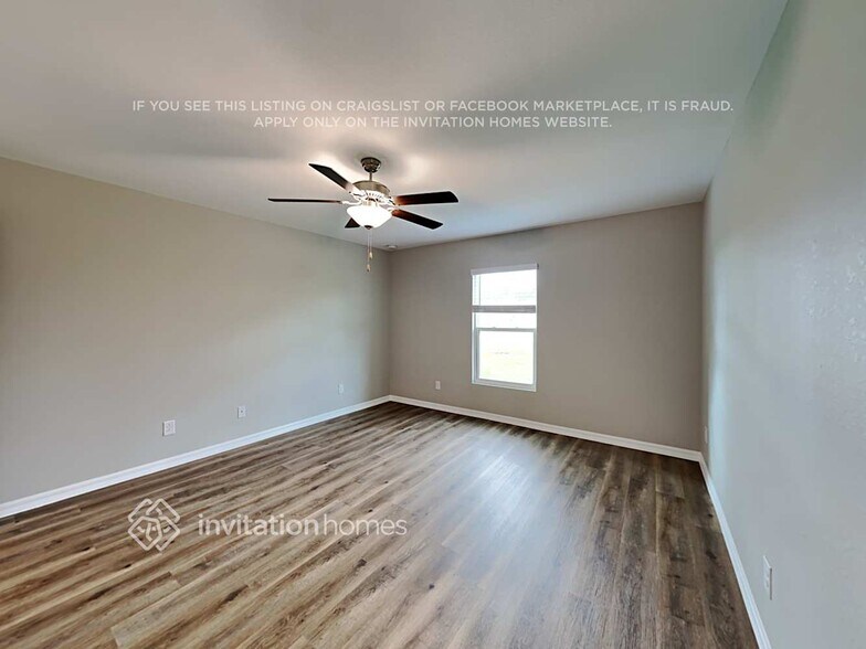 Building Photo - 742 NE 7th Pl